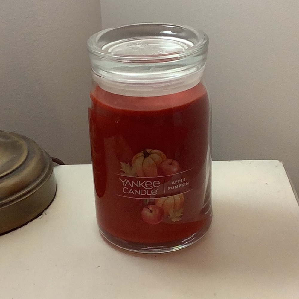 Yankee Candle Apple Pumpkin Scent with Glass Lid, 20 oz. 2-Wick
